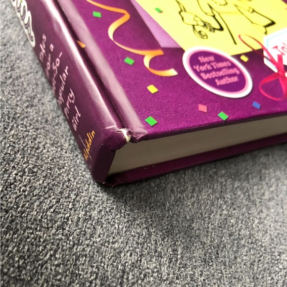 Dork Diaries #2 ~ Tales From a Not-So-Popular Party Girl - Picture 4 of 8